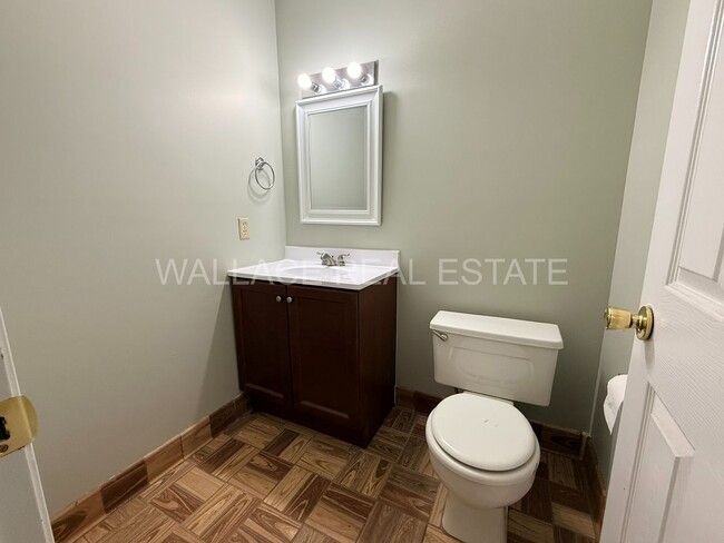 Building Photo - 4 BEDROOM, 3.5 BATHROOM HOME IN BEXHILL!