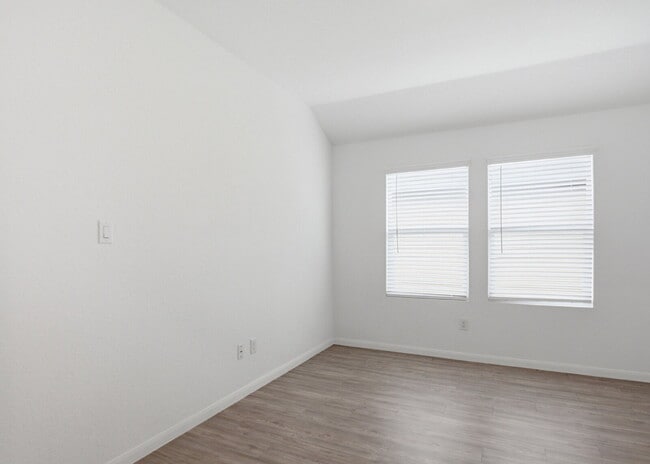 Building Photo - 4 Bedroom Home with Open Layout and Refrigerator Included