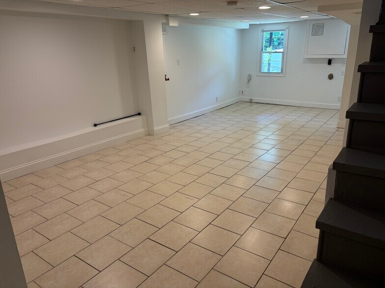 Building Photo - 546 47th St