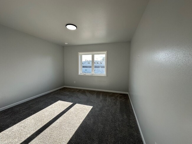 Building Photo - New Energy Efficient Constuction!