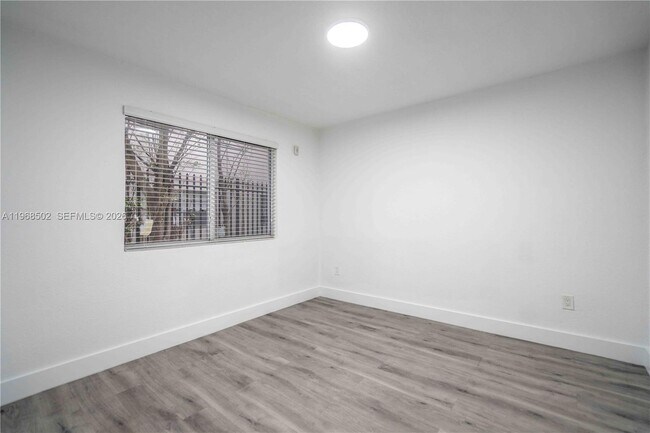 Building Photo - 1950 NW 2nd Ct