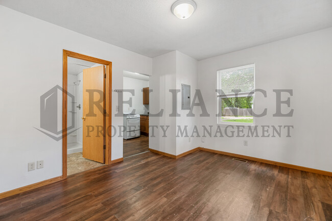 Building Photo - 2147 N Park Pl