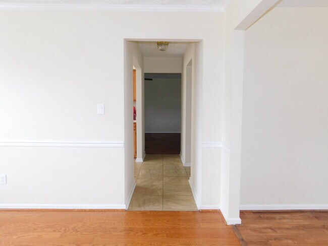 Building Photo - "Spacious 4-Bedroom Gem on Hughart Street with 2.5 Bathrooms and 2108 Sq. Ft. of Comfort!"