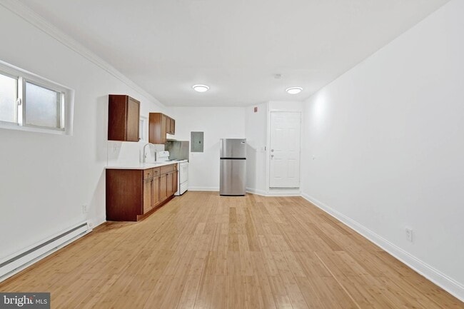 Building Photo - 2040 Frankford Ave