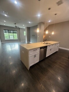 Building Photo - 3008 Zenia Dr