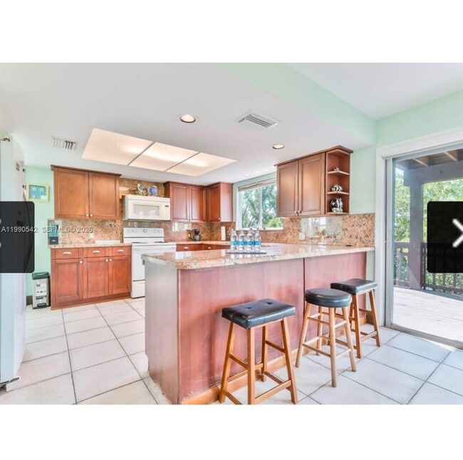 Building Photo - 202 W Canal Dr