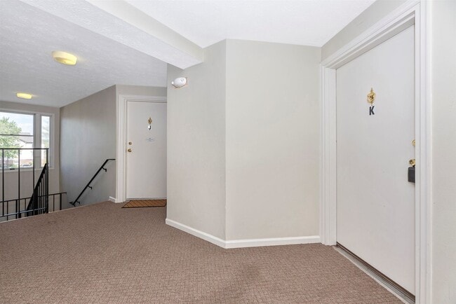 Building Photo - Condo Close to Downtown Frederick