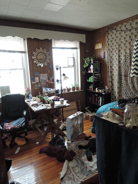 Building Photo - 35 Waverly St