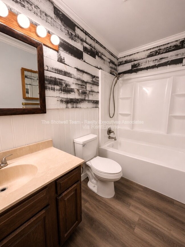 Building Photo - 2540 Larkwood Ln