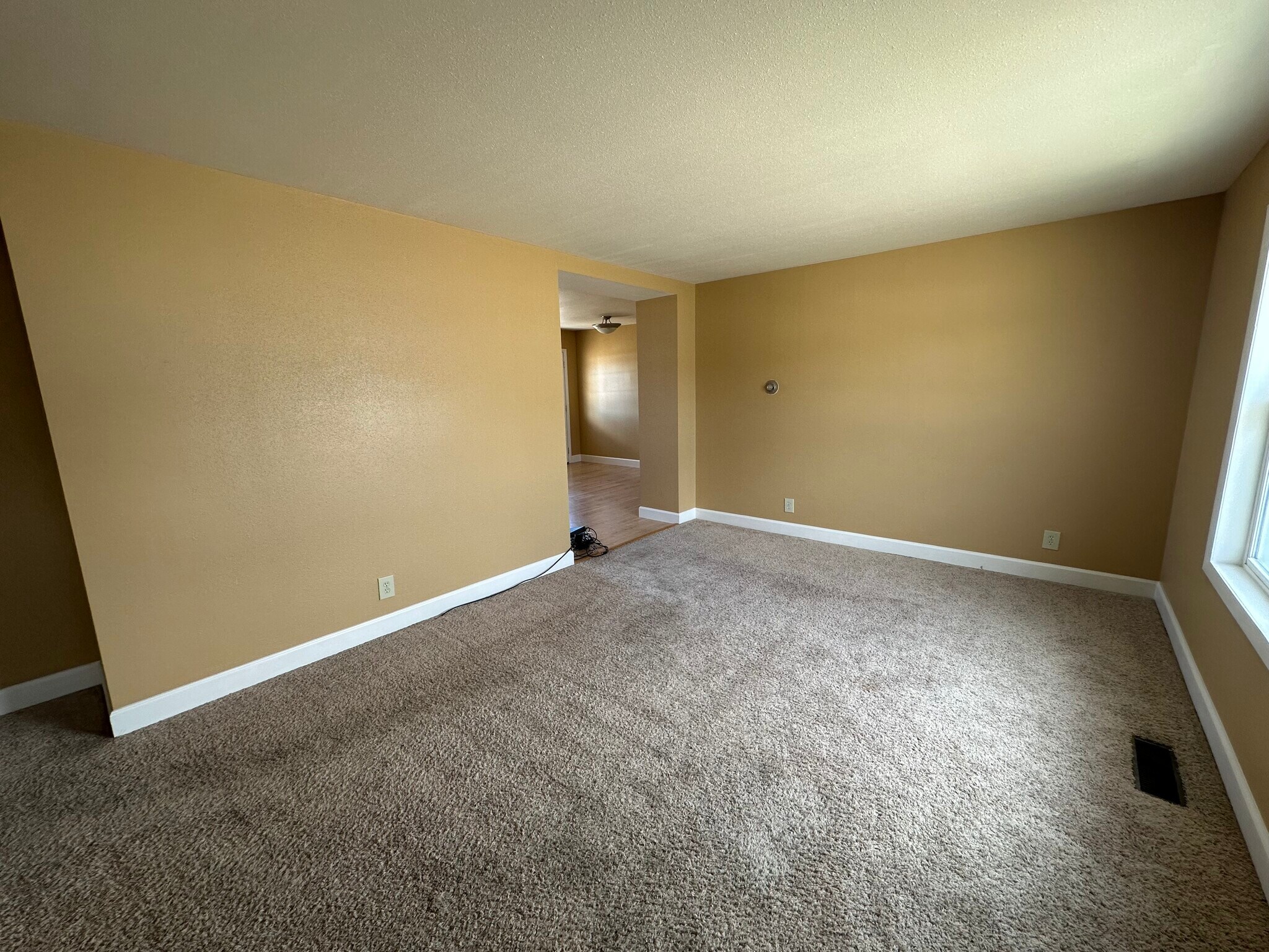 Building Photo - 403 Utah St