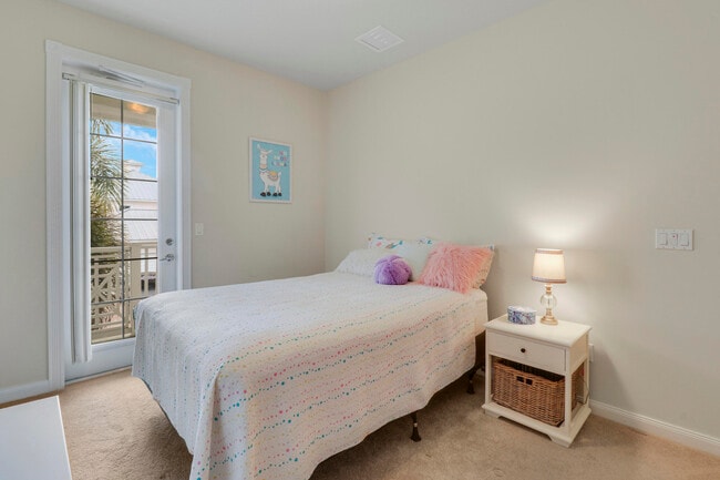 Building Photo - 1323 N Jeaga Dr