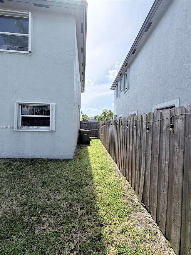 Building Photo - 268 SE 31st Ave