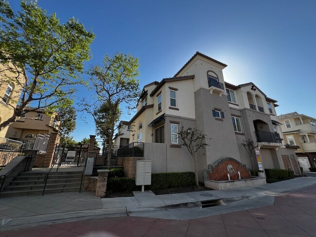 Building Photo - 3 Bed 3 Bath Condo for Rent at the Whittie...