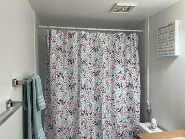 Building Photo - 1700 SW 16th Ct