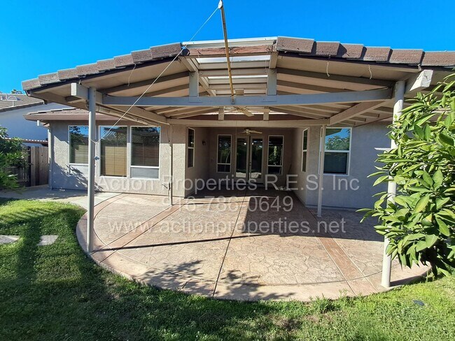 Building Photo - Action Properties R.E.S. Inc. Offering Beautiful Highland Park Single Story 3 Car, 4 Bedroom, Gar...