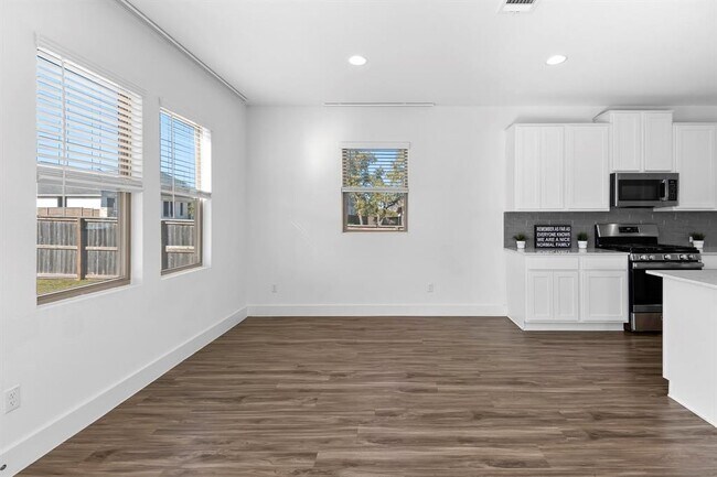 Building Photo - 2313 Ringstaff Rd
