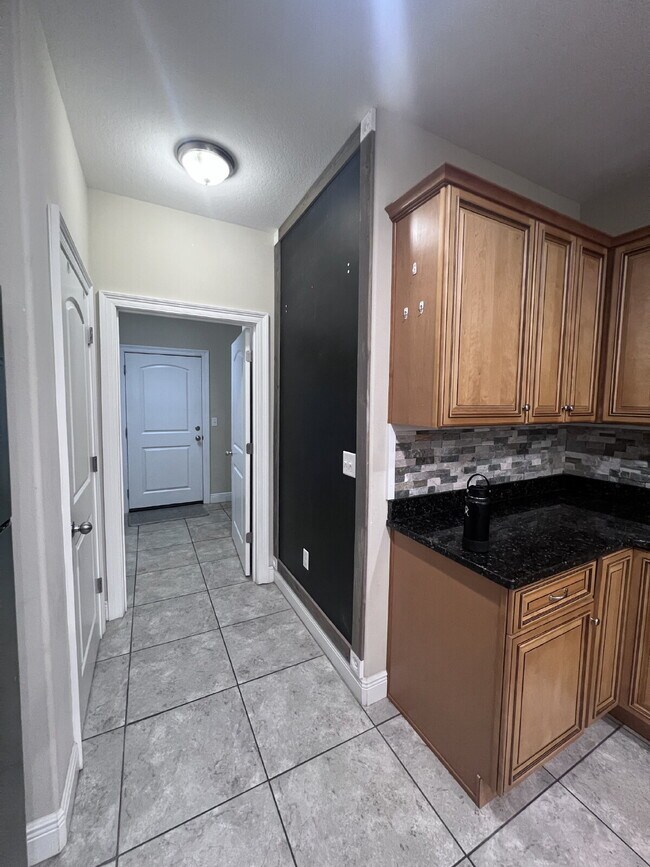 Building Photo - 6882 Brocado Ct