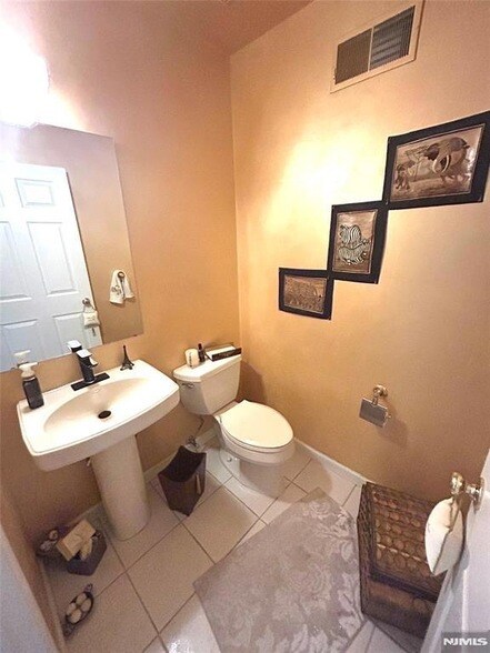 Building Photo - 302 Grand Ridge Dr