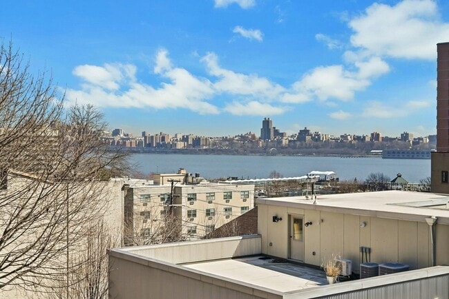 Building Photo - 30 Columbia Terrace