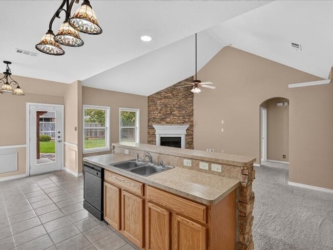 Building Photo - 5912 Meadowglen Dr