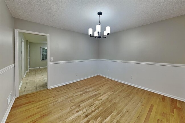 Building Photo - 4241 Glenforest Way