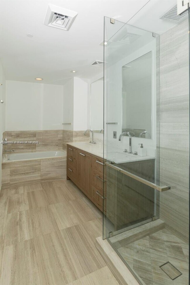 Building Photo - 350 Ocean Dr