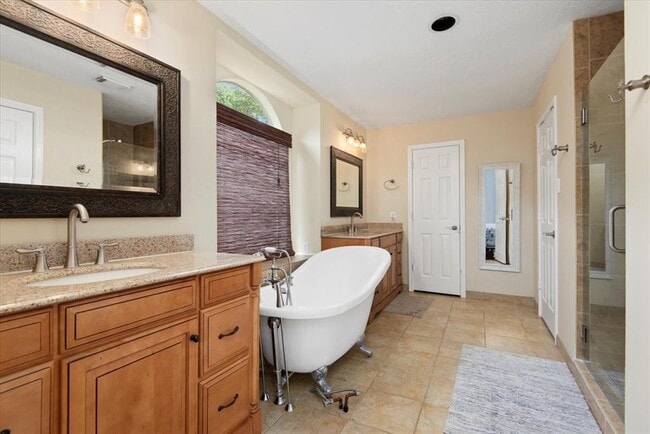 Building Photo - 314 Trailwood Ct