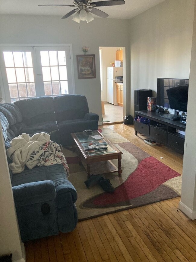 Building Photo - Awesome three bedroom apartment in Allston