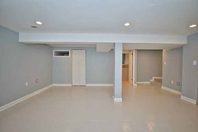 Building Photo - 6700 N Monticello Ave