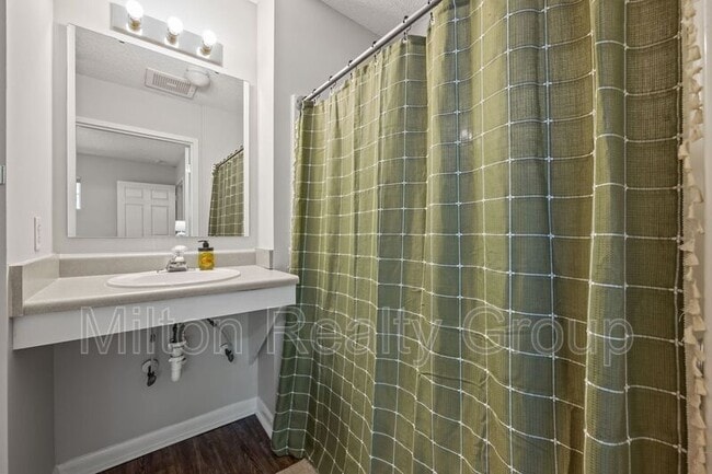 Building Photo - 74 Fantasy Ln