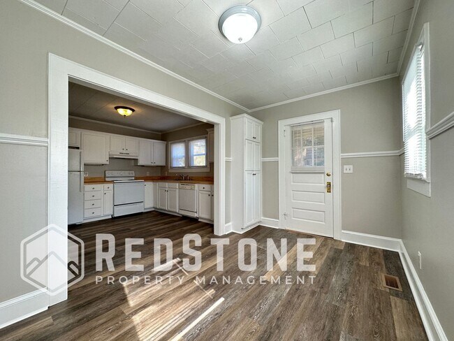 Building Photo - 817 Oakley St