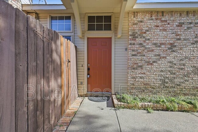 Building Photo - 1818 Orchard Dr