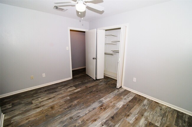 Building Photo - 1030 Montour Dr