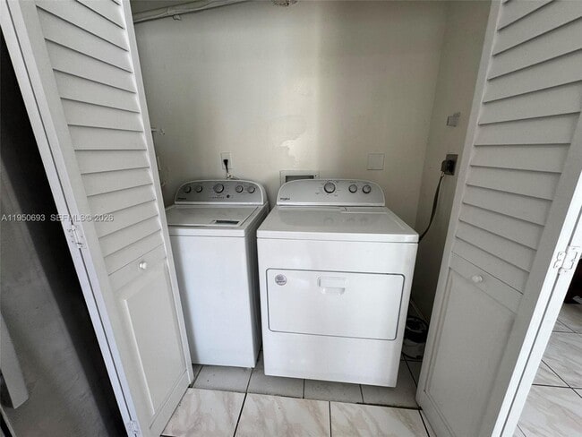 Building Photo - 6255 SW 129th Pl