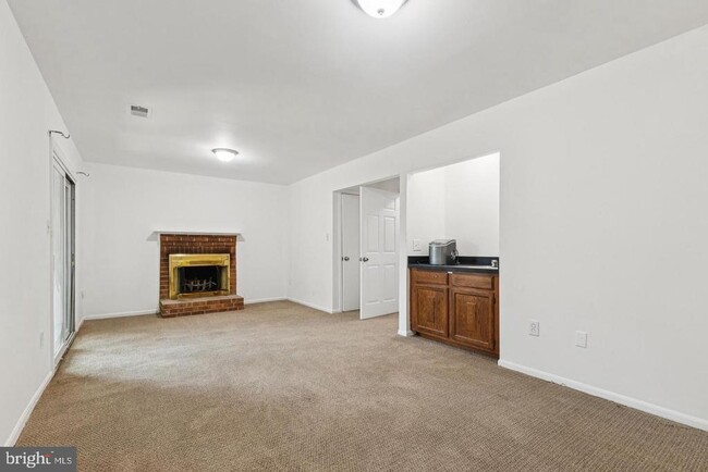 Building Photo - 10271 Braddock Rd