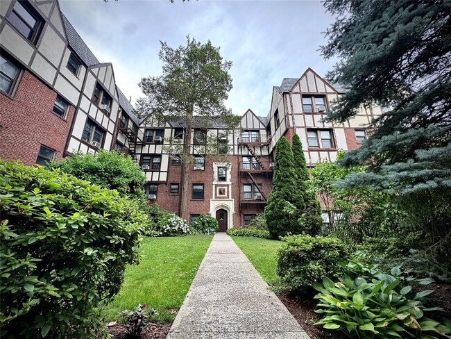 Primary Photo - 3 Greenridge Ave