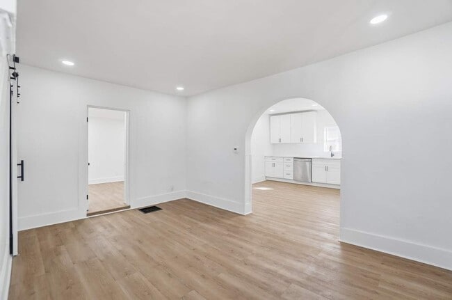 Building Photo - 630 Ewing Ave