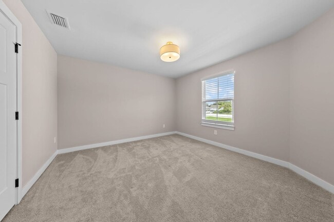 Building Photo - Luxurious 4-bed