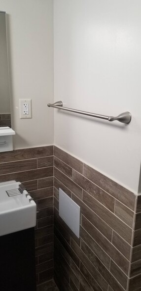 Bathroom - 3944 N 8th St