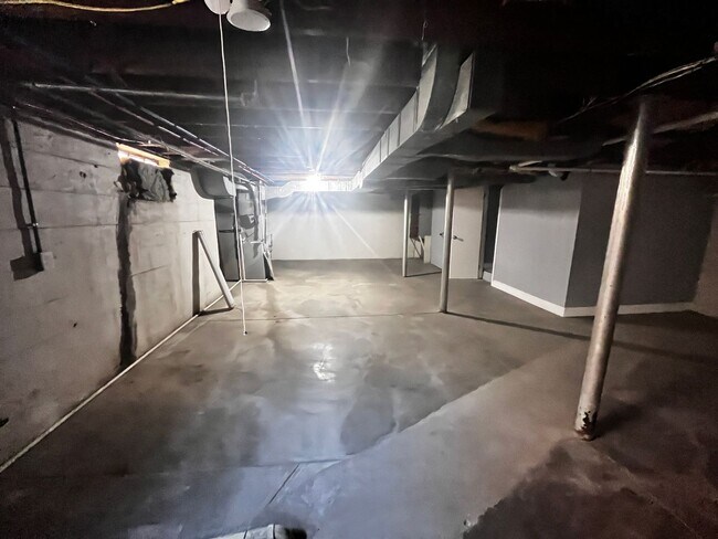 Building Photo - Spacious 3-Bedroom Home for Rent – Comfort...