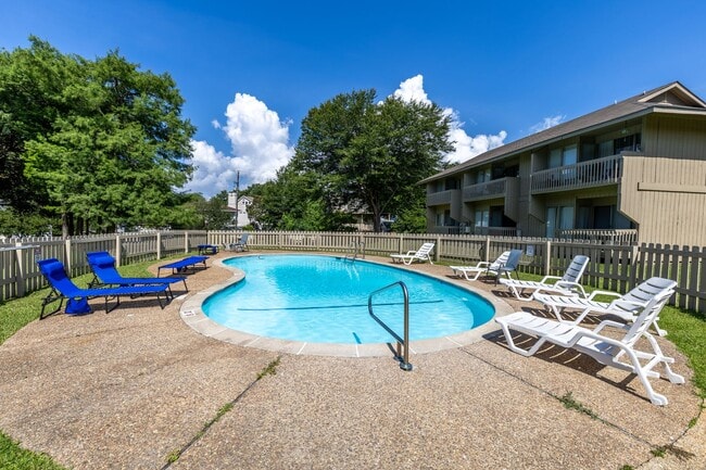 Building Photo - PRICE REDUCTION! FIRST FULL MONTH FREE!  F...
