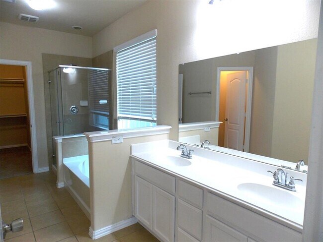 Building Photo - 6130 Carver Pines Dr