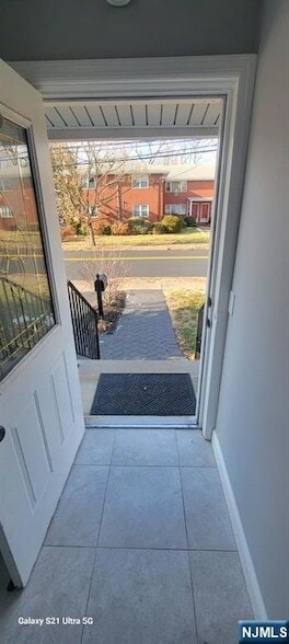 Building Photo - 115 River Rd