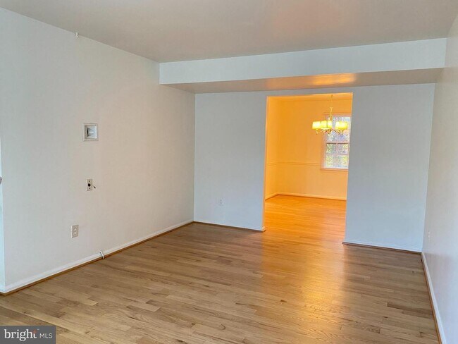 Building Photo - 6802 Dina Leigh Ct