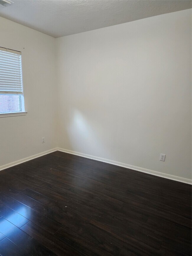 Building Photo - 201 Cedar Branch Dr