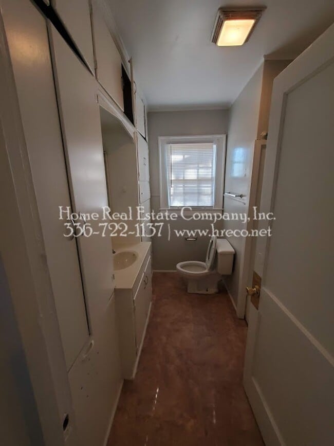 Building Photo - 1354 Westbrook Plaza Dr