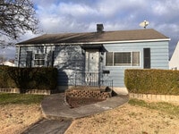 Building Photo - 635 Oneida Rd