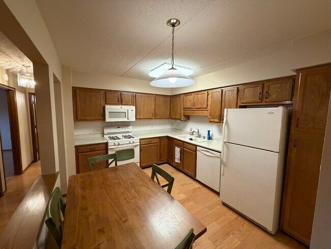 Building Photo - 6401 W Berteau Ave