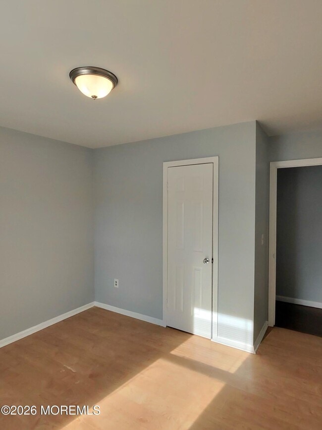 Building Photo - 185 Ravenwood Blvd