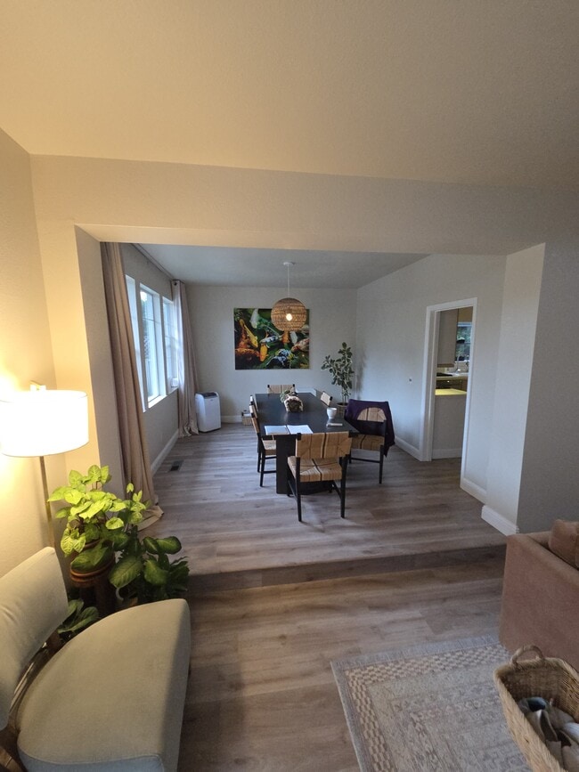 Building Photo - 10 Gregory Pl